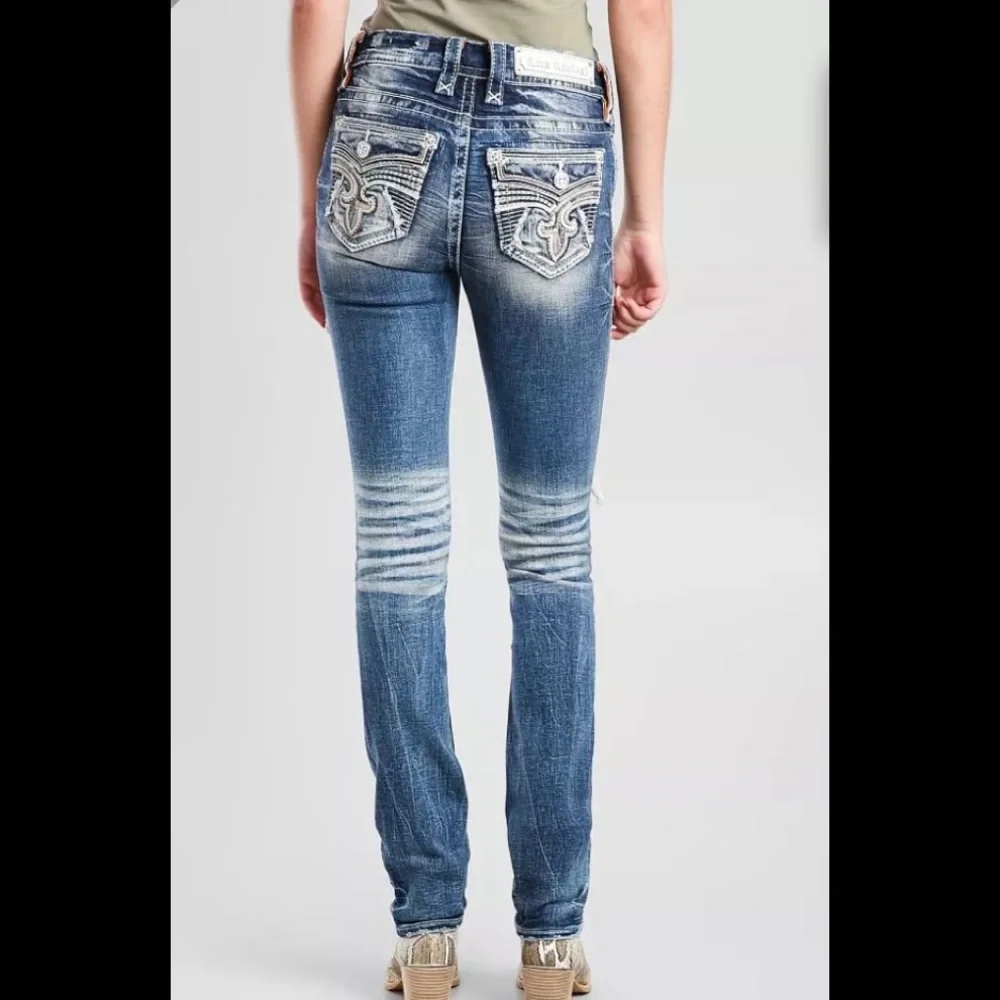 🚫SOLD🚫 New Women’s Rock Revival Sosie Mid-Rise Straight Jeans - Picture 3 of 15
